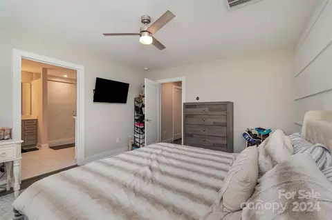 Bedroom - 17125 Soho Dr, Charlotte, NC 28204 photo 2 of 5