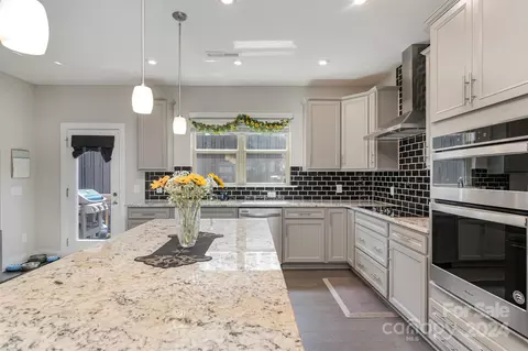 Kitchen - 17125 Soho Dr, Charlotte, NC 28204 photo 3 of 4
