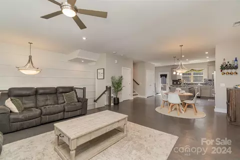17125 Soho Dr, Charlotte, NC 28204