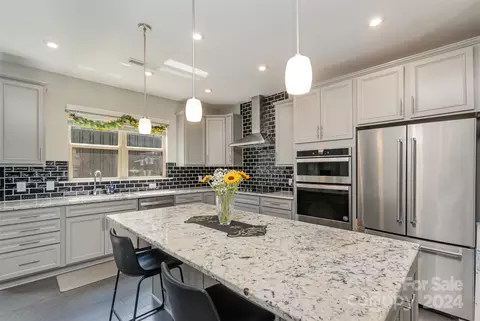 Kitchen - 17125 Soho Dr, Charlotte, NC 28204 photo 2 of 4