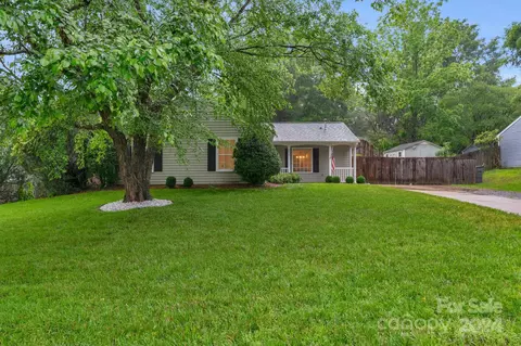 6027 Coltswood Ct, Charlotte, NC 28211