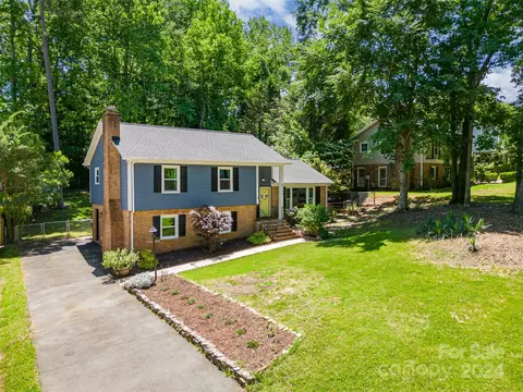 8126 Cliffside Dr, Charlotte, NC 28270