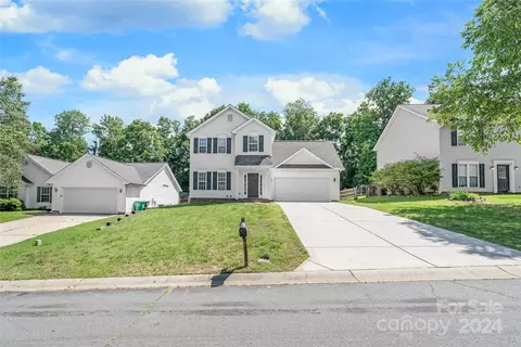 12315 Poplar Forest Dr, Charlotte, NC 28278