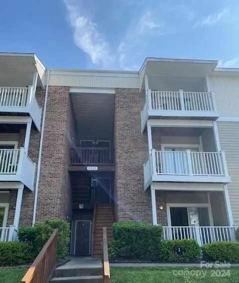 9523 University Terrace M Dr #M, Charlotte, NC 28262