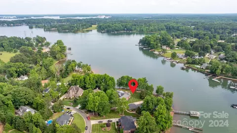 8212 Malibu Pointe Ln, Denver, NC 28037