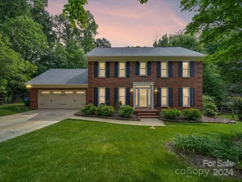 2023 Glendalough Ln, Matthews, NC 28105