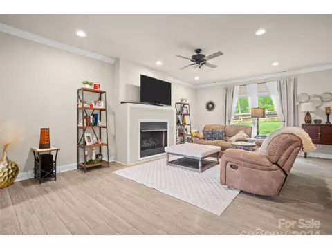 Living - 447 Harborgate Dr, Denton, NC 27239 photo 3 of 4