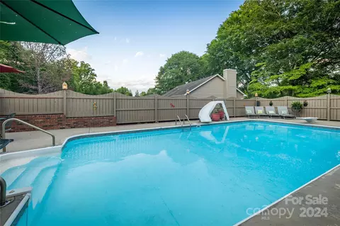 300 Castlegate Dr, Morganton, NC 28655 photo 30