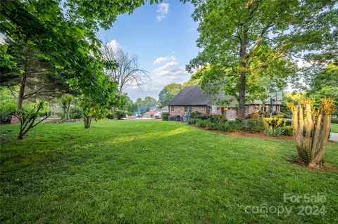 300 Castlegate Dr, Morganton, NC 28655 photo 32