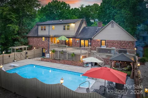 300 Castlegate Dr, Morganton, NC 28655 photo 29
