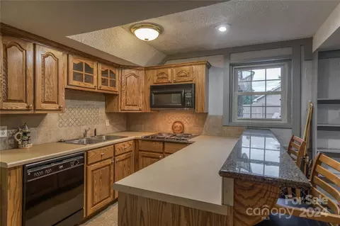 300 Castlegate Dr, Morganton, NC 28655 photo 27