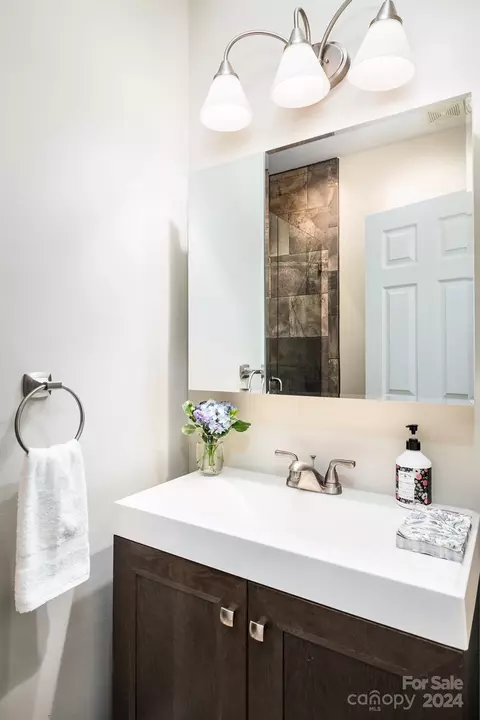Bath - 860 Jetton 64 St #64, Davidson, NC 28036 photo 4 of 4