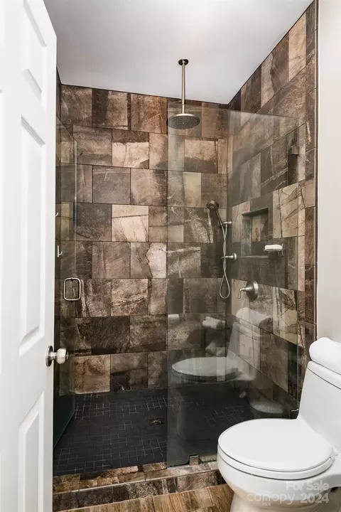 Bath - 860 Jetton 64 St #64, Davidson, NC 28036 photo 2 of 4