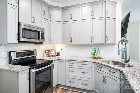 Kitchen - 860 Jetton 64 St #64, Davidson, NC 28036 photo 3 of 4