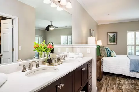 Bath - 860 Jetton 64 St #64, Davidson, NC 28036 photo 3 of 4