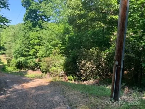 11 Ludlum Dr, Hayesville, NC 28904
