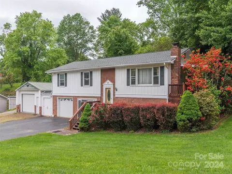 32 Fairway Hills Dr, Waynesville, NC 28786
