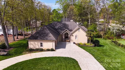2345 Winterbury Ct, Denver, NC 28037