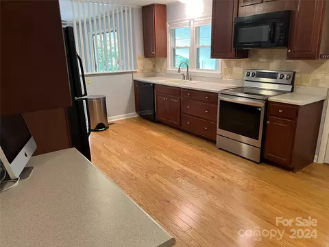 Kitchen - 1007 3rd Se St SE, Conover, NC 28613 photo 3 of 4