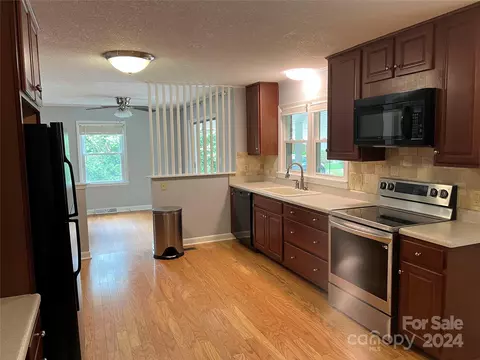 Kitchen - 1007 3rd Se St SE, Conover, NC 28613 photo 2 of 4