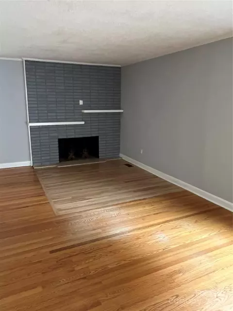 Living - 1007 3rd Se St SE, Conover, NC 28613 photo 2 of 3