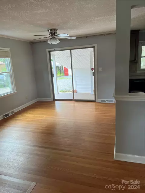 Living - 1007 3rd Se St SE, Conover, NC 28613 photo 3 of 3