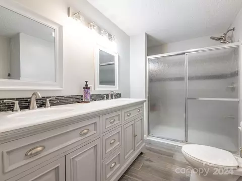 Bath - 5215 Willow Run Dr, Monroe, NC 28110 photo 1 of 2