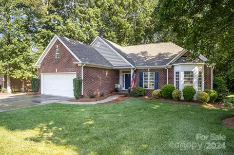 140 Sea Trail Dr, Mooresville, NC 28117