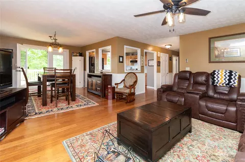 45 Leaf Ln, Clyde, NC 28721 photo 6