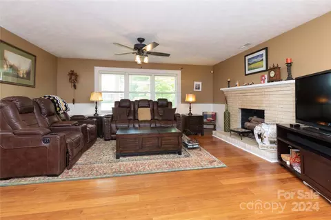 45 Leaf Ln, Clyde, NC 28721 photo 5