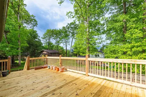 45 Leaf Ln, Clyde, NC 28721 photo 4