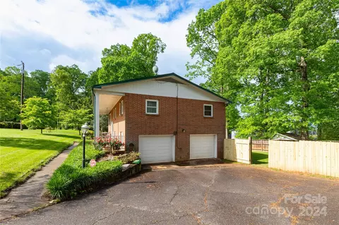 45 Leaf Ln, Clyde, NC 28721 photo 2