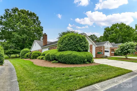 2501 Quail Lake Dr, Charlotte, NC 28210