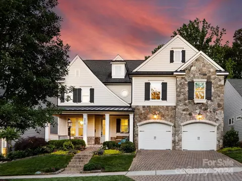9819 Avenal Ln, Charlotte, NC 28270
