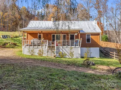 214 Crystal Creek Ln, Green Mountain, NC 28740