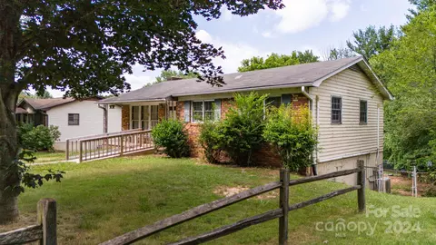 179 Mount Carmel Rd, Asheville, NC 28806