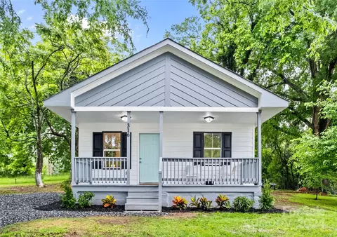 316 Charles St, Statesville, NC 28677