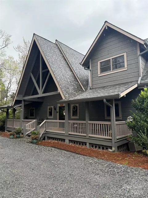 437 Toxaway Ct, Lake Toxaway, NC 28747