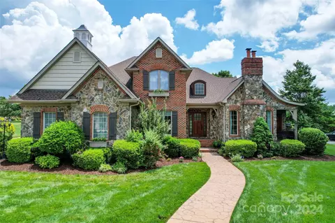 2616 Flagstick Dr, Matthews, NC 28104