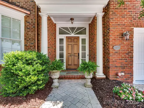 2021 Queens W Rd W, Charlotte, NC 28207
