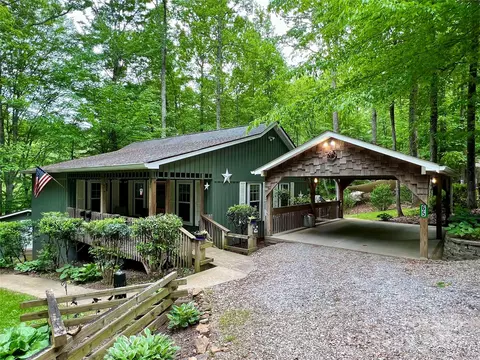 65 Chickadee Hollow Ln, Hendersonville, NC 28792