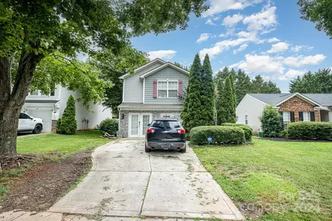 1820 Oakdale Green Dr, Charlotte, NC 28216