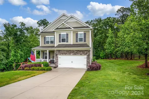 114 Carriage Hill Dr, Statesville, NC 28677
