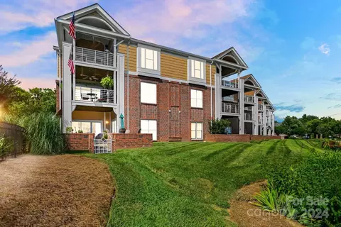 18519 Harborside Dr, Cornelius, NC 28031
