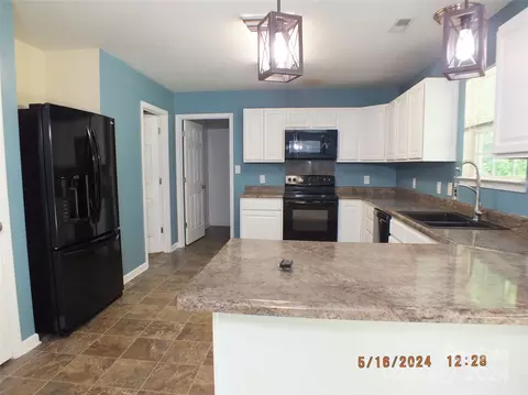 Kitchen - 3077 Georgetown Rd, Lancaster, SC 29720 photo 2 of 3