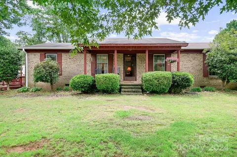945 Colonial Dr, China Grove, NC 28023