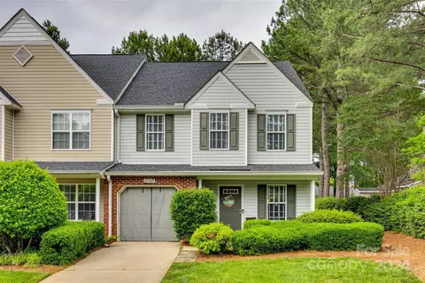 10069 University Park Ln, Charlotte, NC 28213