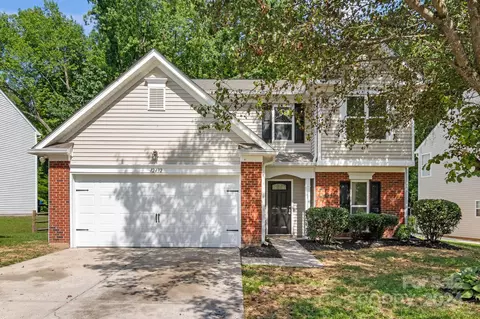 12432 Oakton Hunt Dr, Charlotte, NC 28262