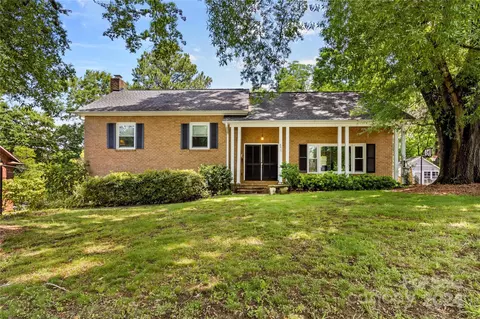 6617 Brookmeade Dr, Charlotte, NC 28226