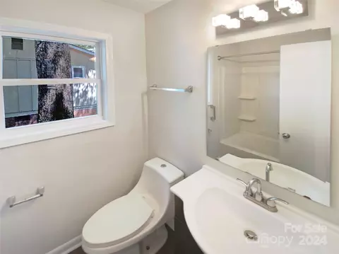 Bath - 1507 Spring St, Monroe, NC 28110 photo 1 of 1